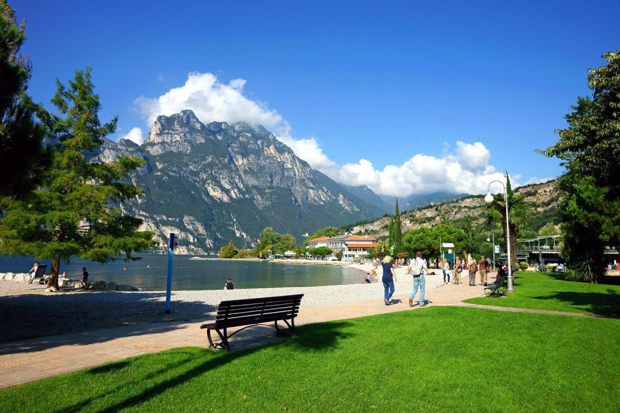 Appartamento Lara - Happy Rentals Riva del Garda Exterior foto